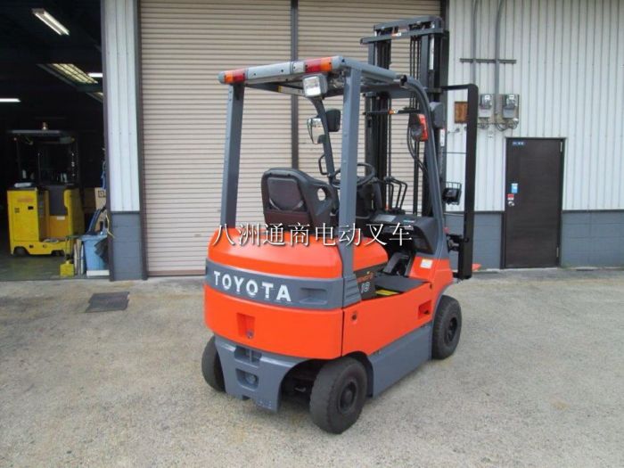 電動(dòng)叉車(chē)
