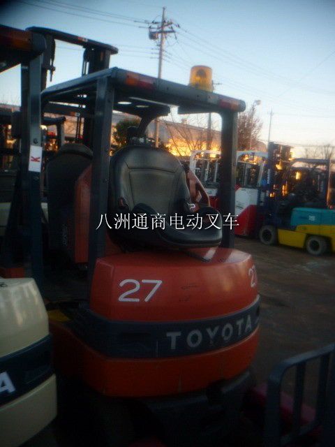 電動(dòng)叉車(chē)