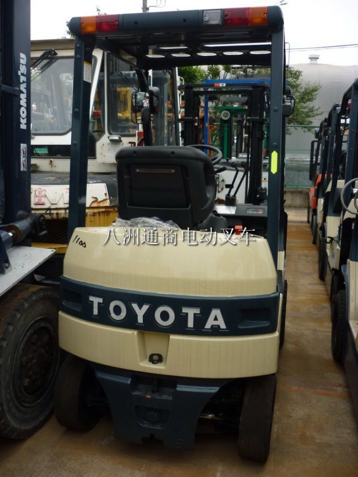 電動(dòng)叉車(chē)